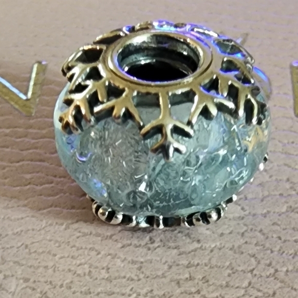 Pandora Winter Blue Snowflake Murano Charm - Picture 7 of 9